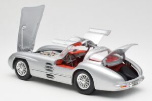 Mercedes 300 SLR Uhlenhaut Coupé Argent Maisto 1:18 536898 Métal — image 5 sur 8