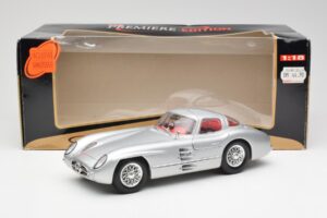 Mercedes 300 SLR Uhlenhaut Coupé Argent Maisto 1:18 536898 Métal — image 8 sur 8
