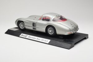 Mercedes 300 SLR Argent Revell 1:12 08851 Métal — image 7 sur 8