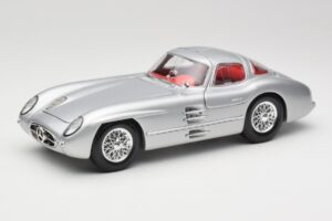 Mercedes 300 SLR Uhlenhaut Coupe Argent Maisto 1:18 36898 Métal