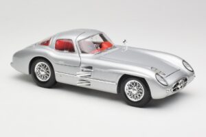 Mercedes 300 SLR Uhlenhaut Coupe Argent Maisto 1:18 36898 Métal — image 6 sur 8