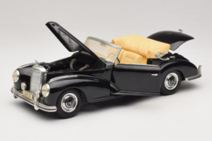 Mercedes 300S Noir Maisto 1:18 52116-P1 Métal — image 2 sur 8