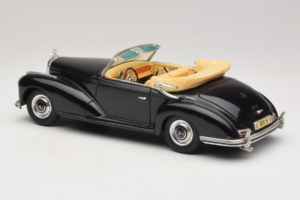 Mercedes 300S Noir Maisto 1:18 52116-P1 Métal — image 7 sur 8
