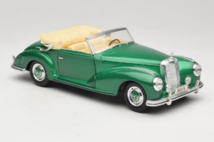 Mercedes 300S Cabriolet Green Metallic Maisto 1:18 52116 Métal — image 5 sur 7