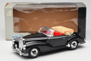 Mercedes 300S W188 Roadster Noir Welly 1:18 801-3271398 Métal — image 8 sur 8