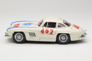 Mercedes 300SL #452 Mille Miglia 1955 Blanc Bburago 1:18 3015-M2 Métal — image 4 sur 8