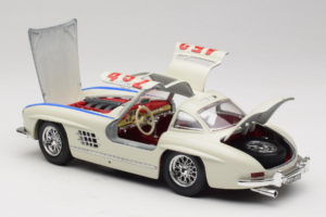 Mercedes 300SL #452 Mille Miglia 1955 Blanc Bburago 1:18 3015-M2 Métal — image 5 sur 8
