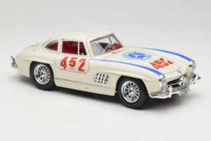 Mercedes 300SL #452 Mille Miglia 1955 Blanc Bburago 1:18 3015-M2 Métal — image 6 sur 8
