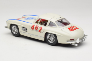 Mercedes 300SL #452 Mille Miglia 1955 Blanc Bburago 1:18 3015-M2 Métal — image 7 sur 8