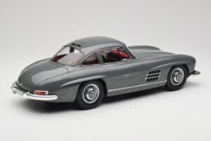 Mercedes 300SL W198 Gullwing Graphite Grey Norev 1:12 123852 Métal — image 2 sur 6
