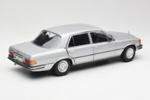 Mercedes 450 SEL 6.9 W116 Argent Revell 1:18 8955 Métal — image 3 sur 8