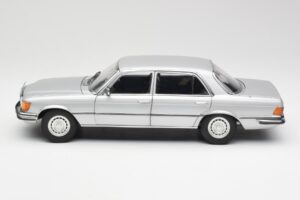 Mercedes 450 SEL 6.9 W116 Argent Revell 1:18 8955 Métal — image 4 sur 8