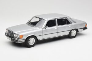 Mercedes 450 SEL 6.9 W116 Argent Revell 1:18 8955 Métal