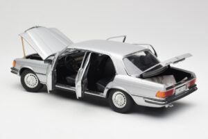 Mercedes 450 SEL 6.9 W116 Argent Revell 1:18 8955 Métal — image 5 sur 8