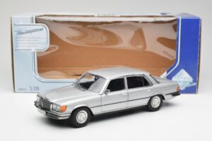 Mercedes 450 SEL 6.9 W116 Argent Revell 1:18 8955 Métal — image 8 sur 8