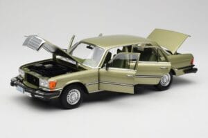 Mercedes 450 SEL W116 J.R. Ewing Dallas Vert Argenté Norev 1:18 183975 Métal — image 3 sur 8
