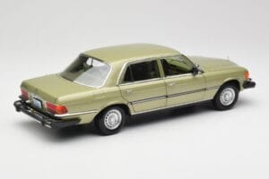Mercedes 450 SEL W116 J.R. Ewing Dallas Vert Argenté Norev 1:18 183975 Métal — image 5 sur 8