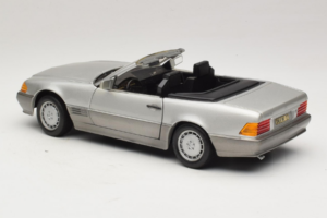 Mercedes SL 500 R129 Argent Revell 1:18 8801-P1 Métal — image 7 sur 8