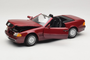 Mercedes 500 SL R129 Rouge Foncé Revell 1:18 8801 Métal — image 2 sur 8