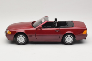 Mercedes 500 SL R129 Rouge Foncé Revell 1:18 8801 Métal — image 4 sur 8