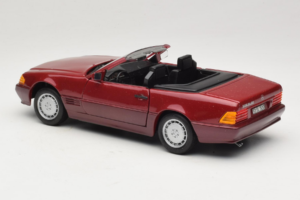 Mercedes 500 SL R129 Rouge Foncé Revell 1:18 8801 Métal — image 7 sur 8