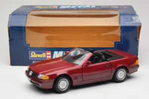 Mercedes 500 SL R129 Rouge Foncé Revell 1:18 8801 Métal — image 8 sur 8