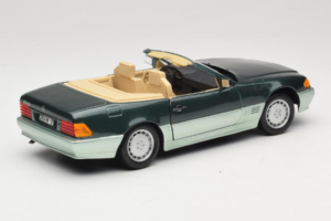 Mercedes 500 SL R129 Vert Argenté Revell 1:18 8802 Métal — image 3 sur 8