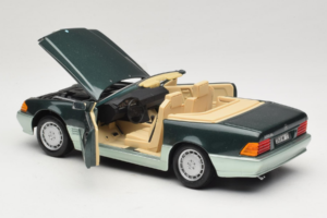 Mercedes 500 SL R129 Vert Argenté Revell 1:18 8802 Métal — image 5 sur 8
