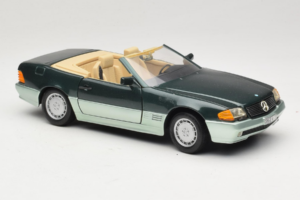 Mercedes 500 SL R129 Vert Argenté Revell 1:18 8802 Métal — image 6 sur 8