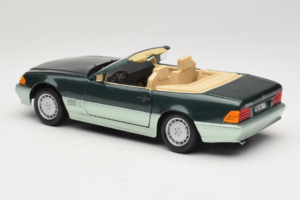 Mercedes 500 SL R129 Vert Argenté Revell 1:18 8802 Métal — image 7 sur 8