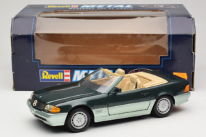 Mercedes 500 SL R129 Vert Argenté Revell 1:18 8802 Métal — image 8 sur 8