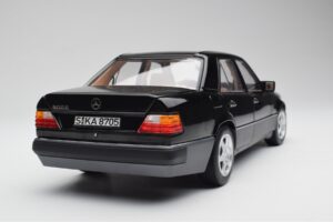 Mercedes 500E W124 Noir Édition Limitée Norev 1:18 183949 Métal — image 10 sur 12