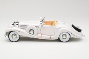 Mercedes 500K Special Roadster Blanc Premiere Edition Maisto 1:18 536055 Métal — image 4 sur 8