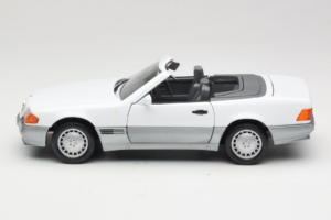 Mercedes 500 SL R129 Blanc Roadtough 1:18 92048 Métal — image 4 sur 8