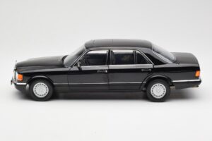 Mercedes 560 SEL W126 Noir Édition Concessionnaire Norev 1:18 B66040599 Métal — image 4 sur 8