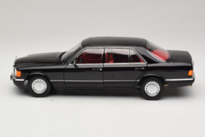 Mercedes 560 SEL W126 Noir Avec Intérieur Rouge Norev 1:18 183788 Métal — image 3 sur 8
