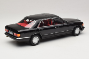 Mercedes 560 SEL W126 Noir Avec Intérieur Rouge Norev 1:18 183788 Métal — image 5 sur 8