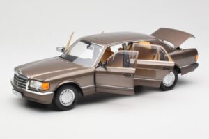 Mercedes 560 SEL W126 Impala Marron Édition Concessionnaire Norev 1:18 B66040646 Métal — image 2 sur 8