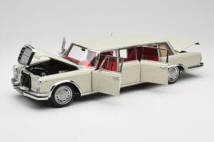 Mercedes 600 Pullman W100 Gris Clair NZG 1:18 B66040708 Métal — image 2 sur 8