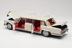 Mercedes 600 Pullman W100 Gris Clair NZG 1:18 B66040708 Métal — image 5 sur 8