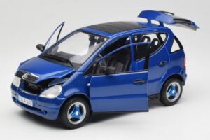Mercedes A-Class W168 Bleu Foncé Maisto 1:18 B66005219 Métal — image 2 sur 8