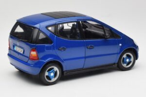 Mercedes A-Class W168 Bleu Foncé Maisto 1:18 B66005219 Métal — image 3 sur 8