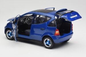 Mercedes A-Class W168 Bleu Foncé Maisto 1:18 B66005219 Métal — image 5 sur 8