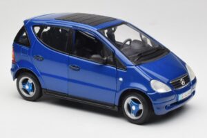 Mercedes A-Class W168 Bleu Foncé Maisto 1:18 B66005219 Métal — image 6 sur 8