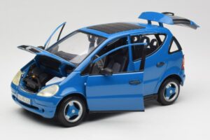 Mercedes A-Class W168 Bleu Clair Maisto 1:18 37800-M5 Métal — image 2 sur 8