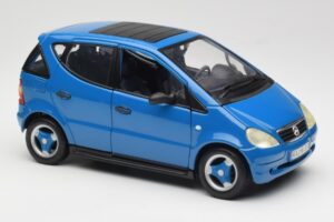Mercedes A-Class W168 Bleu Clair Maisto 1:18 37800-M5 Métal — image 6 sur 8