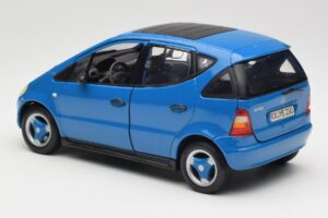 Mercedes A-Class W168 Bleu Clair Maisto 1:18 37800-M5 Métal — image 7 sur 8
