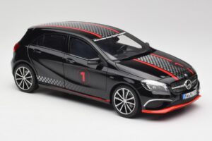 Mercedes A-Class W176 AMG Noir Norev 1:18 183596 Métal — image 6 sur 8
