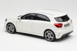 Mercedes A-Class W176 Cirrus Blanc Norev 1:18 B66960126 Métal — image 7 sur 8