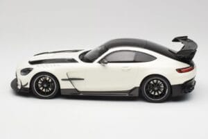 Mercedes AMG GT C190 Black Series Designo Diamond Blanc Metallic Minichamps 1:18 155032022 Métal — image 3 sur 6